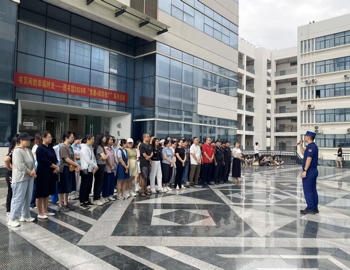 以练筑防，安全同行—保卫处联合图书馆开展消防安全管理培训暨防震减灾疏散演练活动